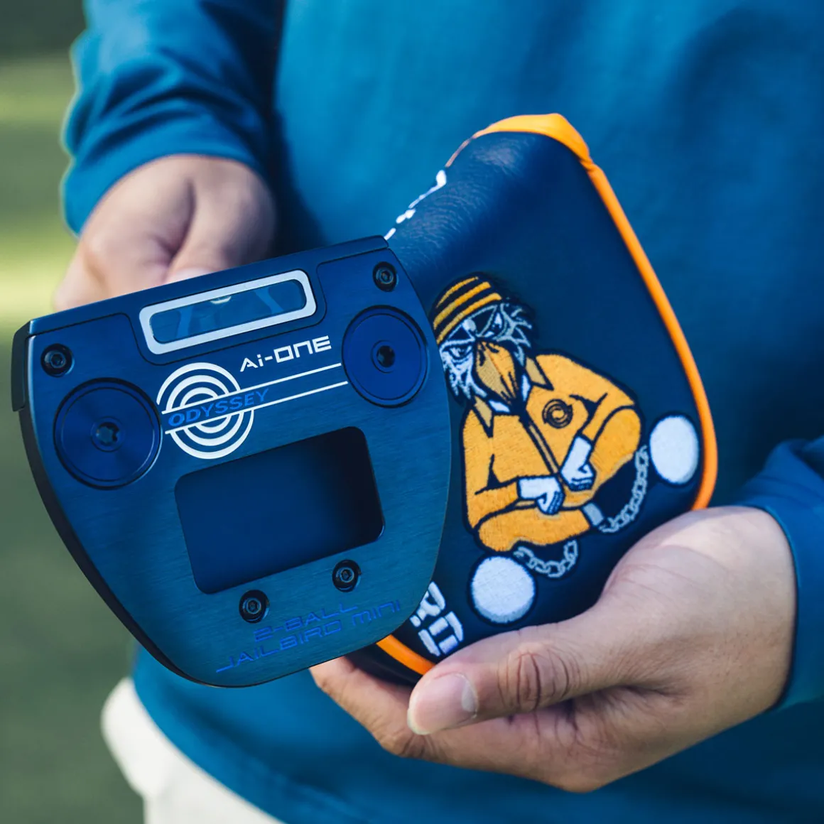 odyssey_aione_ball_jailbi_8.webp Odyssey Ai-ONE 2-Ball Jailbird Mini Double Bend Pistol Golf Putter