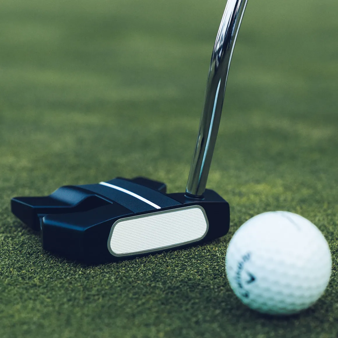 odyssey_aione_wingback_do_5.webp Odyssey Ai-ONE Wingback Double Bend Pistol Golf Putter