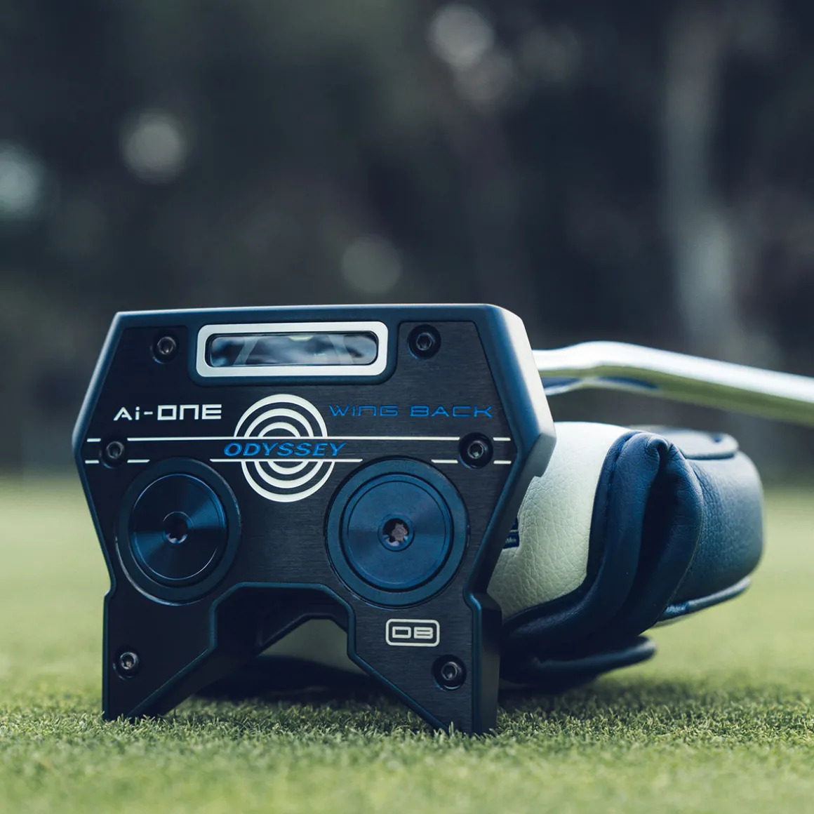 odyssey_aione_wingback_do_7.webp Odyssey Ai-ONE Wingback Double Bend Pistol Golf Putter