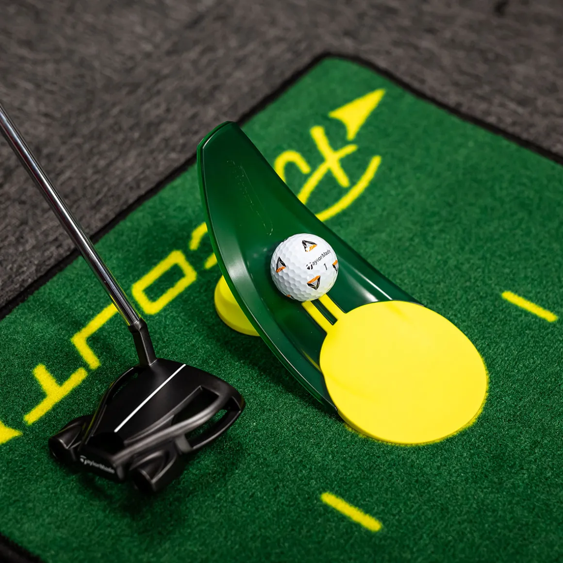 puttout_deluxe_golf_putti_6-1.webp PuttOUT Deluxe Golf Putting Mat