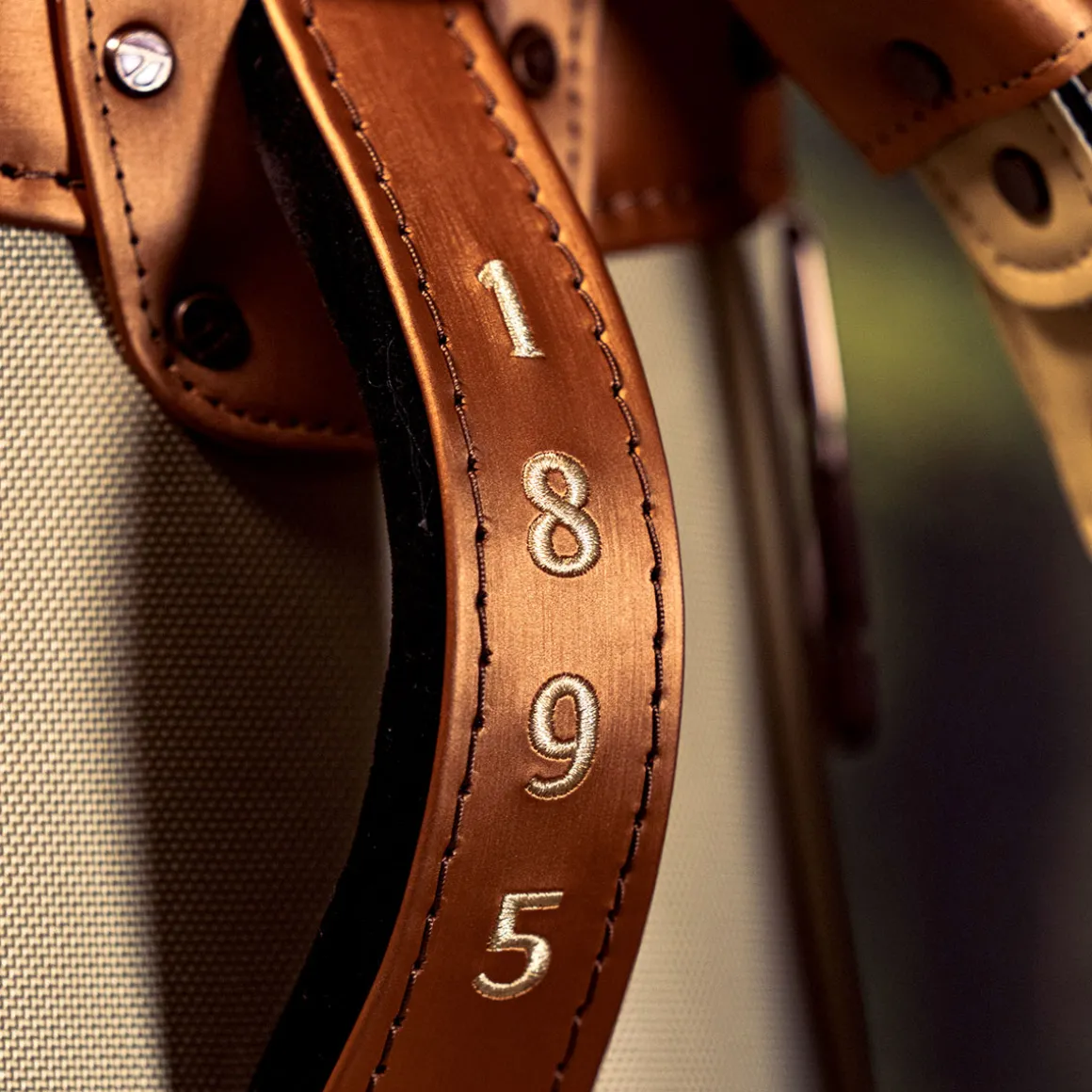 taylormade_summer_commemo_7.webp TaylorMade Summer Commemorative Golf Staff Bag